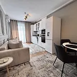 Apartament Sky - Parking, Ac & Kingsize Bed *