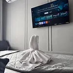 Sky - Parking, Ac & Kingsize Bed