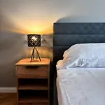Sky - Parking, Ac & Kingsize Bed *