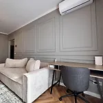 Sky - Parking, Ac & Kingsize Bed