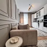 Sky - Parking, Ac & Kingsize Bed