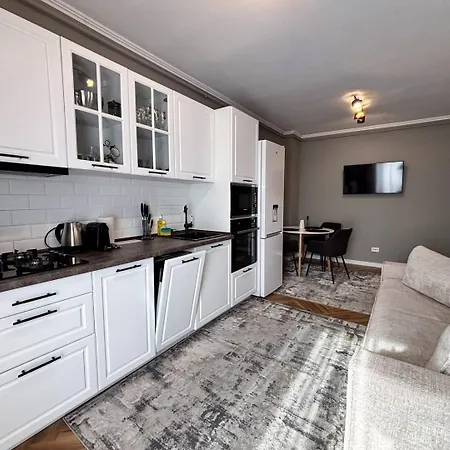 Sky - Parking, Ac & Kingsize Bed Apartament