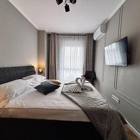 Sky Airport - Private Parking, Ac & Apartman