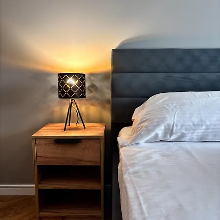 Sky - Parking, Ac & Kingsize Bed *