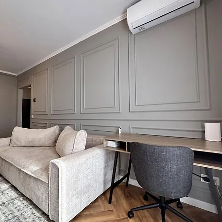 Sky - Parking, Ac & Kingsize Bed