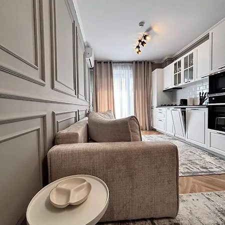 Sky - Parking, Ac & Kingsize Bed