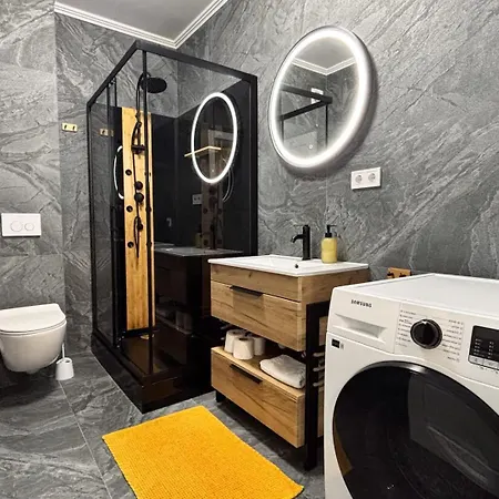 Sky - Parking, Ac & Kingsize Bed Apartament