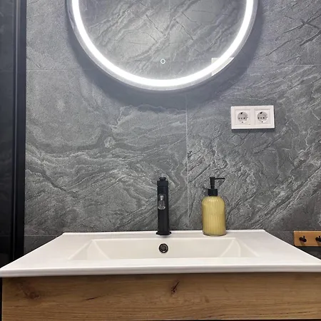 Apartman Sky Airport - Private Parking, Ac &