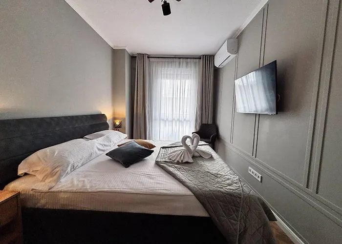 Sky - Parking, Ac & Kingsize Bed Apartament