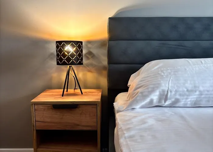 Sky - Parking, Ac & Kingsize Bed *