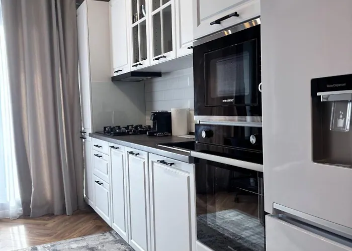 Sky - Parking, Ac & Kingsize Bed Apartament