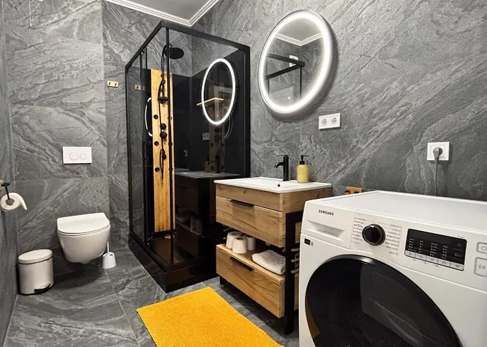 Sky - Parking, Ac & Kingsize Bed Apartament