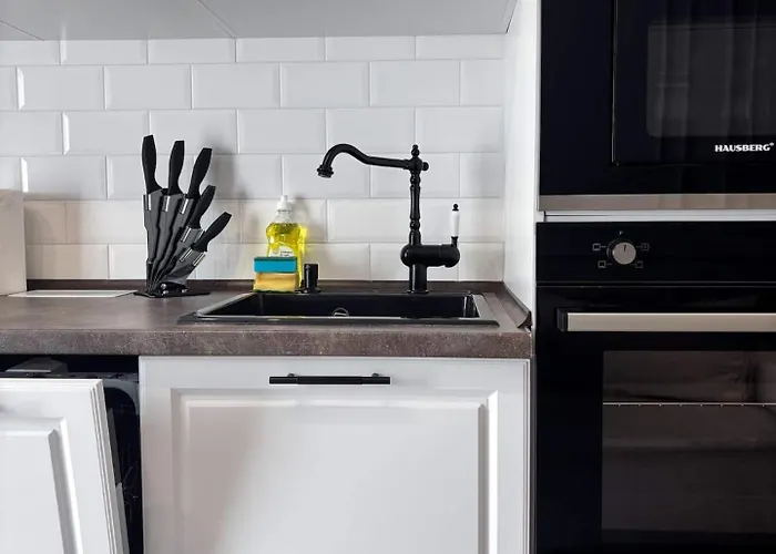 Sky - Parking, Ac & Kingsize Bed Apartament