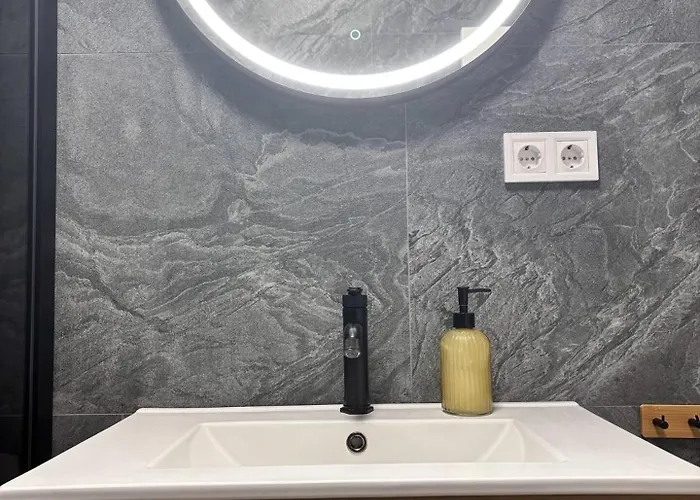 Apartament Sky - Parking, Ac & Kingsize Bed